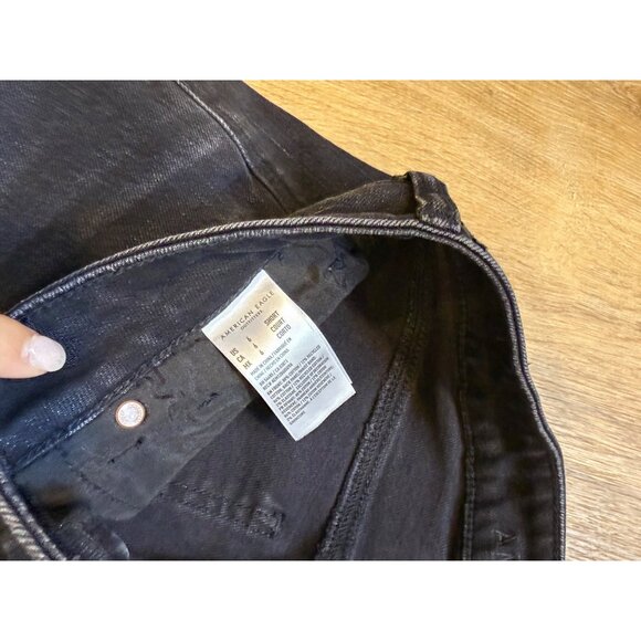 American Eagle Mom Jean Strigid  Black Distressed 6‎ Short NWT - Picture 7 of 7